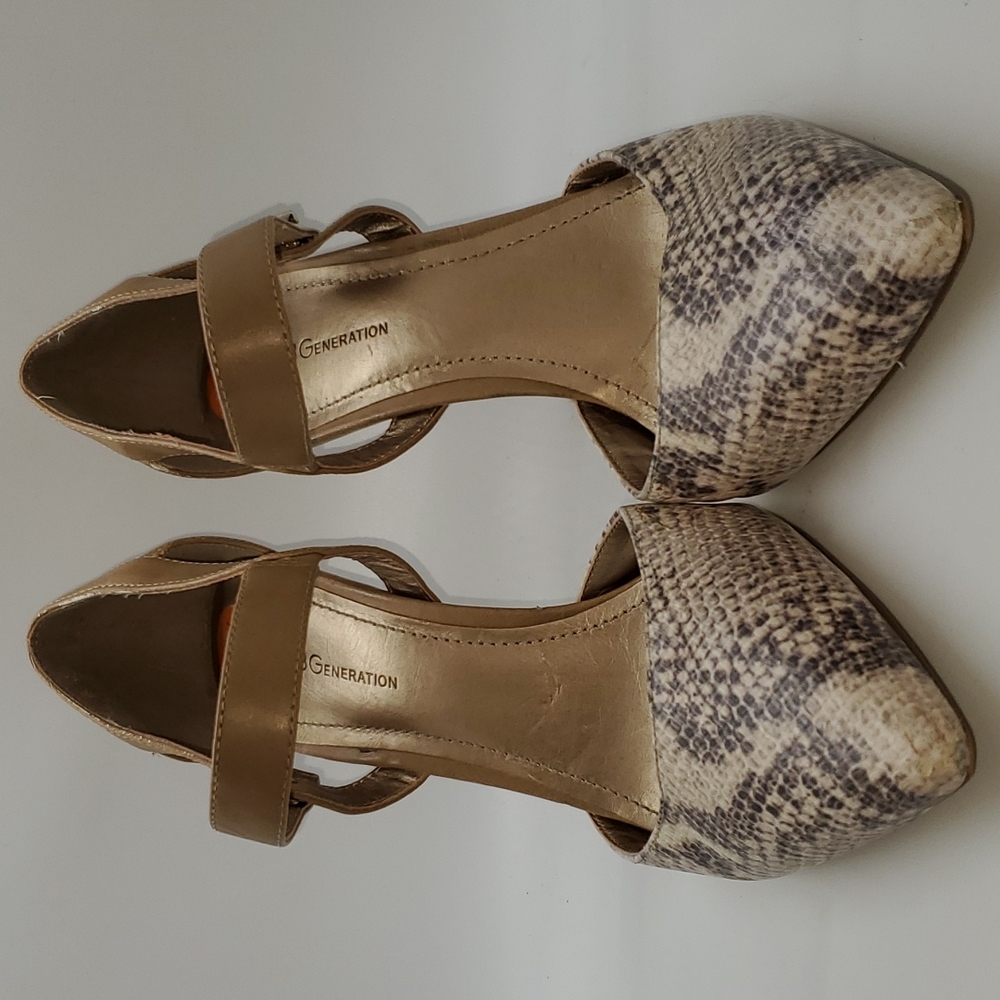 BCBG tan snake skinned heels. - Picture 1 of 5